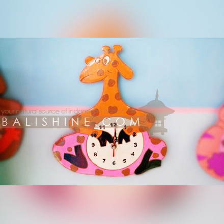 Balishine: Your natural source of indonesian handicraft presents in its Various collection the Clock:415DZO76386:This clock is a handicraft of Bali made from albasia wood.  
