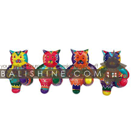 Balishine: Your natural source of indonesian handicraft presents in its Various collection the Clothes Holder:415KAG7610:This cats clothes holder is produced in Bali made from albesia wood.  Full color