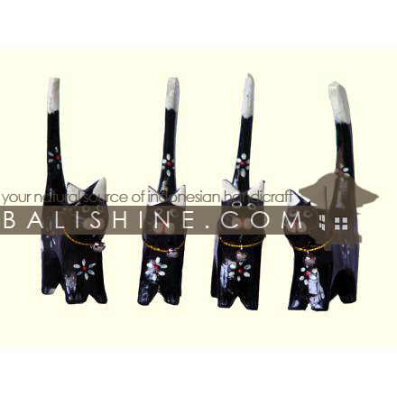 Balishine: Your natural source of indonesian handicraft presents in its Various collection the Funny Ring Holder:415POB7710:This set of 4 cats ring holder is produced in Bali made from albesia wood.  Full color