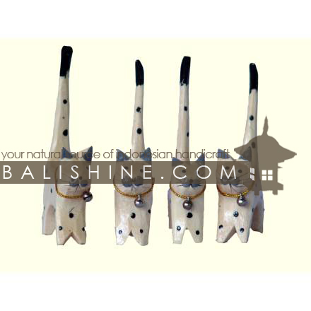 Balishine: Your natural source of indonesian handicraft presents in its Stuff for Kids collection the Funny Ring Holder:415POB7711:This set of 4 cats ring holder is produced in Bali made from albesia wood. Full color