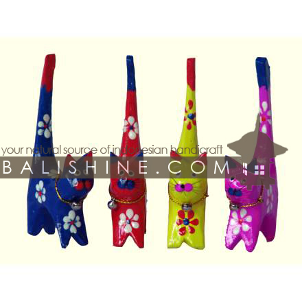 Balishine: Your natural source of indonesian handicraft presents in its Stuff for Kids collection the Funny Ring Holder:415POB7712:This set of 4 cats ring holder is produced in Bali made from albesia wood. Full color