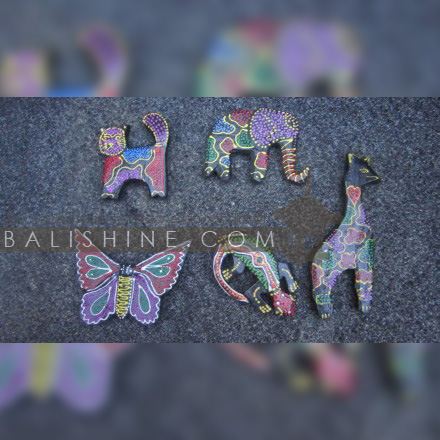 Balishine: Your natural source of indonesian handicraft presents in its Stuff for Kids collection the Magnet:415NKS76550:This set of 10 magnets is a handicraft of Bali made from albesia wood. Mixed color