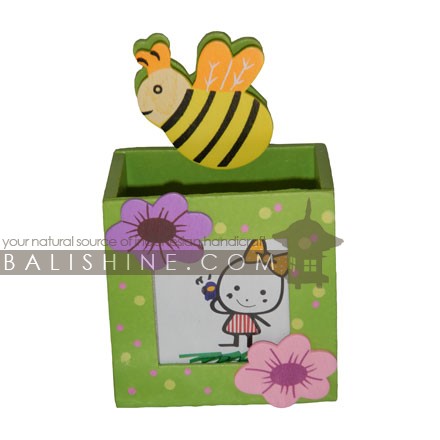 Balishine: Your natural source of indonesian handicraft presents in its Various collection the Pencil Holder:415PUA76702:This bee pencil holder is produced in Bali and made from MDF wood.  Full color