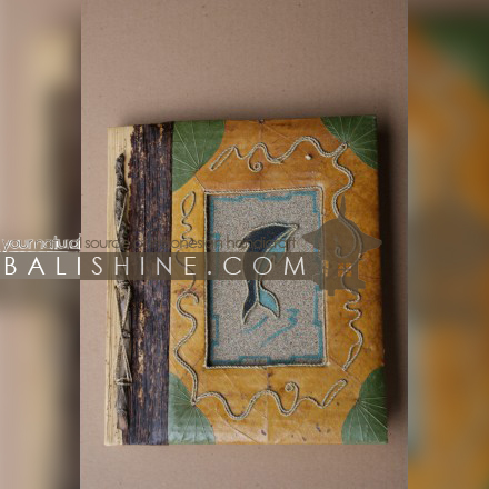 Balishine: Your natural source of indonesian handicraft presents in its Various collection the Photos Album:45PGU186141:This photo album  is produced in Bali made from 7 different  exotic leaf for the cover.  Inside maximum 40 photos 15X10 cm.