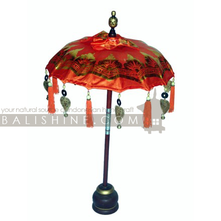 Balishine: Your natural source of indonesian handicraft presents in its Traditional items collection the Ceremonial umbrella:421SRG5573:This ceremonial umbrella is a handicraft of Bali made from wood and cotton Same as picture