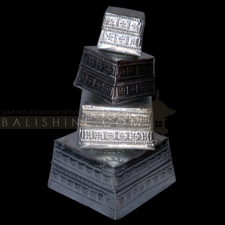 Balishine: Your natural source of indonesian handicraft presents in its Traditional items collection the Offering box:421SRG5579:This offering box is a handicraft of Bali made from aluminium. Same as picture