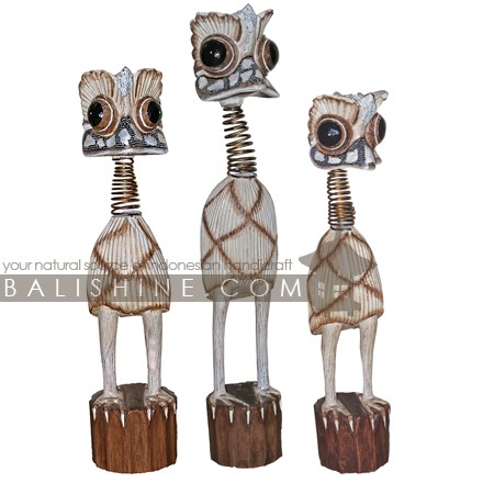 Balishine: Your natural source of indonesian handicraft presents in its Home Decor collection the Albasia Wooden Ostrich with Spring Neck in Cream Color:12TRE38699:This handmade ostrich is made from albasia wood with iron spring neck.  Other color are possible, please contact us.