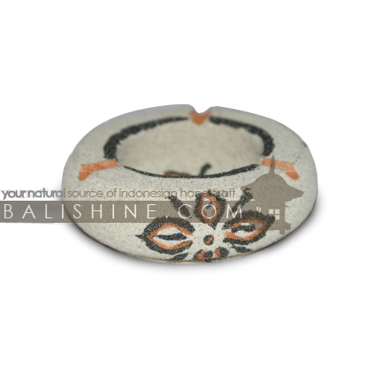 Balishine: Your natural source of indonesian handicraft presents in its Home Decor collection the Wood Ashtray:12DAI116291:This ashtray is produced in Bali and made from albesia wood with colored sand finishing.  