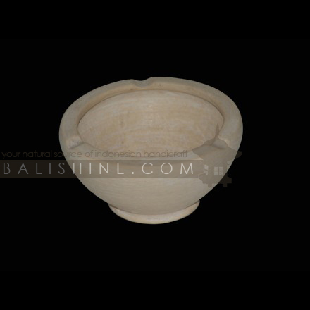 Balishine: Your natural source of indonesian handicraft presents in its Home Decor collection the Clay Ashtray:12LJP115506:This ashtray is a handicraft of Bali made from clay.  Same as picture