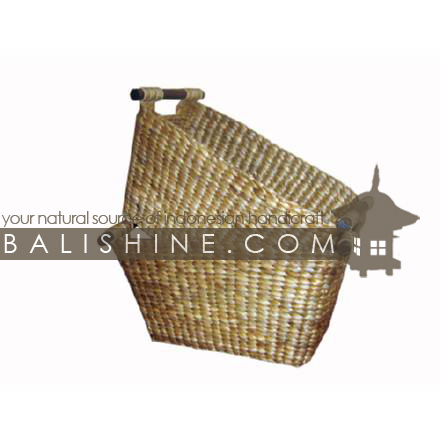 Balishine: Your natural source of indonesian handicraft presents in its Home Decor collection the Basket:12JAS362753:This rectangular basket is produced in Indonesia made from seagrass.  Natural color