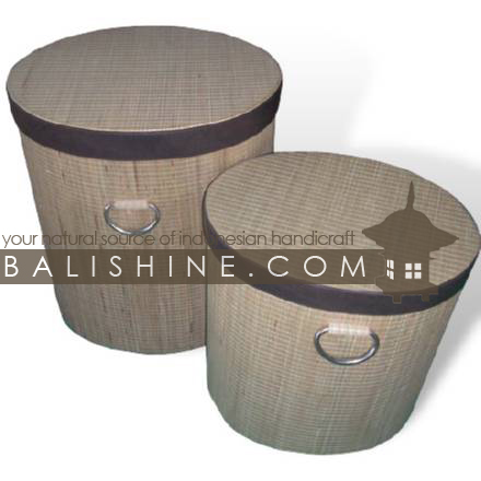 Balishine: Your natural source of indonesian handicraft presents in its Home Decor collection the Basket Set Of 2:12JAS362816:This set of 2 ovals baskets is produced in Indonesia made from mendong grass.  Natural color