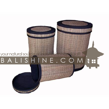 Balishine: Your natural source of indonesian handicraft presents in its Home Decor collection the Basket Set Of 3:12JAS362819:This set of 3 rounds baskets is produced in Indonesia made from mendong grass.  Natural color