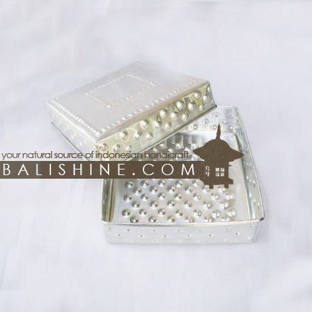 Balishine: Your natural source of indonesian handicraft presents in its Home Decor collection the Aluminium Box:12ABB46149:This box is produced in Bali made from aluminium.  Same as picture