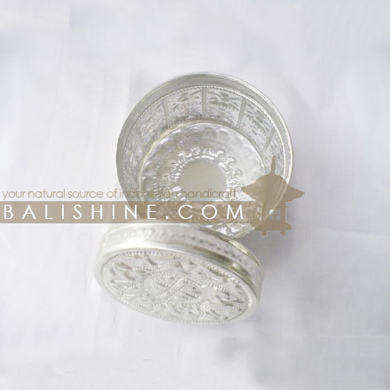 Balishine: Your natural source of indonesian handicraft presents in its Home Decor collection the Aluminium Box:12ABB46156:This box is produced in Bali made from aluminium.  Same as picture