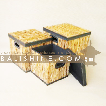 Balishine: Your natural source of indonesian handicraft presents in its Home Decor collection the Box Set Of 3:12JAS42822:This set of 3 squares boxes is produced in Indonesia made from fern.  Natural color
