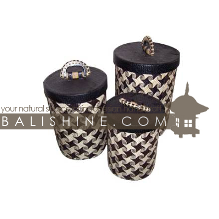 Balishine: Your natural source of indonesian handicraft presents in its Home Decor collection the Box Set Of 3:12JAS42854:This set of 3 laundries boxes is produced in Indonesia made from pandanus.  Natural and black color
