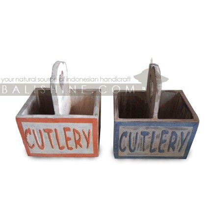 Balishine: Your natural source of indonesian handicraft presents in its Home Decor collection the Cuttlery Box:12KAC47858:This cuttlery box is produced in Indonesia and made from albasia wood.  Other colour possible.