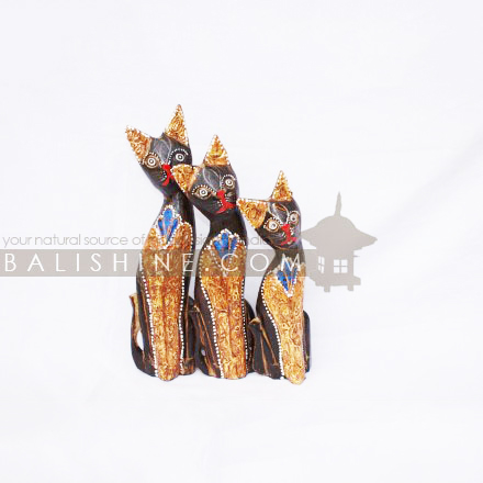 Balishine: Your natural source of indonesian handicraft presents in its Home Decor collection the Decorative Cat:12TUM36335:This set of 3 pieces cats is a handicraft of Bali made from albasia wood.  34, 30 and 26 cm