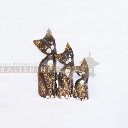 Balishine: Your natural source of indonesian handicraft presents in its Home Decor collection the Decorative Cat:12TUM36336:This set of 3 pieces cats is a handicraft of Bali made from albasia wood.  24, 19 and 14 cm