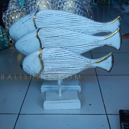Balishine: Your natural source of indonesian handicraft presents in its Home Decor collection the Gold Wash Striped Wooden Fish on Stand:12BIM38087:Fresh off the boat, today's catch is a folk art-inspired fish handcrafted of beautiful albasia wood. It's mounted on a stand and poised to perch somewhere on dry land, like your mantel or tabletop.  Other color available, please contact us.