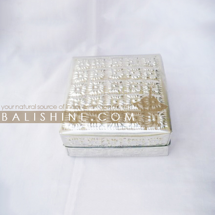 Balishine: Your natural source of indonesian handicraft presents in its Home Decor collection the Set of 5 Boxes:12ABB46160:This set of 5 boxes is produced in Bali made from aluminium.  All the designs