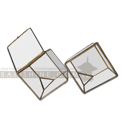 Balishine: Your natural source of indonesian handicraft presents in its Home Decor collection the Square Brass Box:12GET48019:These multi purpose antique brass storage boxes offer a seriously elegant storage solution. ?Use them to store your treasures, jewels, cotton balls, or of course your small shells!  ade from recycled glass and metals. Recycling glass requires 30% less energy to melt when compared with raw material. After the waste glass is collected and washed to remove any impurities, it is crushed and melted down before being hand blown or placed in moulds to create beautiful new products.