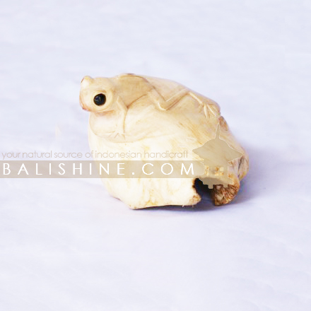 Balishine: Your natural source of indonesian handicraft presents in its Home Decor collection the Frog Statue:12SOM36222:This original statue is a handicraft of Bali made from wood.  Same as picture