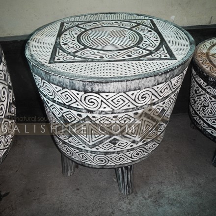 Balishine: Your natural source of indonesian handicraft presents in its Home Decor collection the Natural Palm Wood Coffee Table:114JAT138262:This beautiful coffee table is made in Bali, Indonesia, from natural palm wood. Top is made with natural teak wood. Handmade carving for top and side with primitiv motif.  Please note as this item is hand made there will be slight variances in the wood staining as this is what makes them unique.