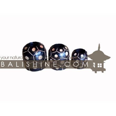 Balishine: Your natural source of indonesian handicraft presents in its Home Decor collection the Candle Holder Set Of 3:13JAS163336:This set of 3 round candle holders is produced in Bali made from carving albasia wood with pattern.  Black color with pattern