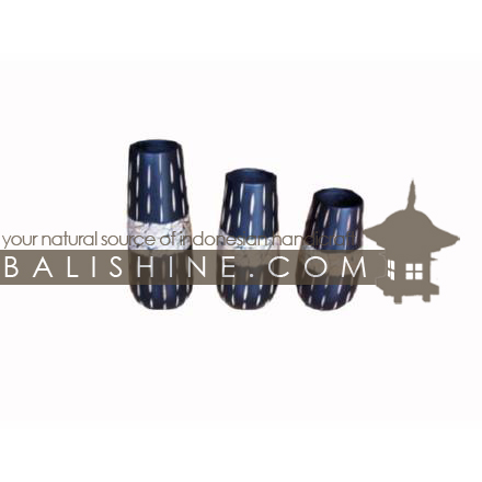 Balishine: Your natural source of indonesian handicraft presents in its Home Decor collection the Candle Holder Set Of 3:13JAS163338:This set of 3 round candle holders is produced in Bali made from carving albasia wood with pattern.  Black color with pattern