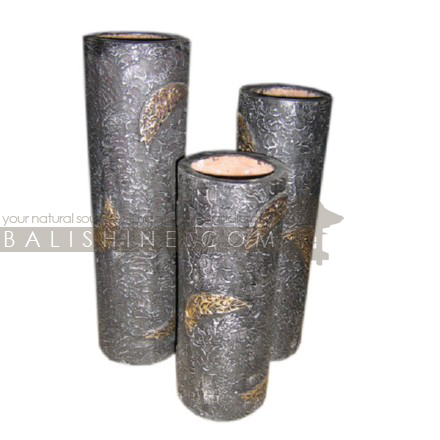 Balishine: Your natural source of indonesian handicraft presents in its Home Decor collection the Set of 3 Candle:13DAI95796:This set of 3 candles is produced in indonesia made from albasia wood.  Same as picture