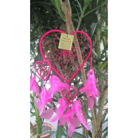 Balishine: Your natural source of indonesian handicraft presents in its Home Decor collection the Dream Catcher:17APA466523:This dream catcher is a handicraft of Bali made from string and feather with shell.  Colors available are blue, fuchsia, green, purpple, black, orange or white.