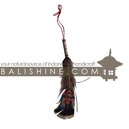 Balishine: Your natural source of indonesian handicraft presents in its Home Decor collection the Feather:17MUS465183:This feather is produced in Bali.  Same as picture 