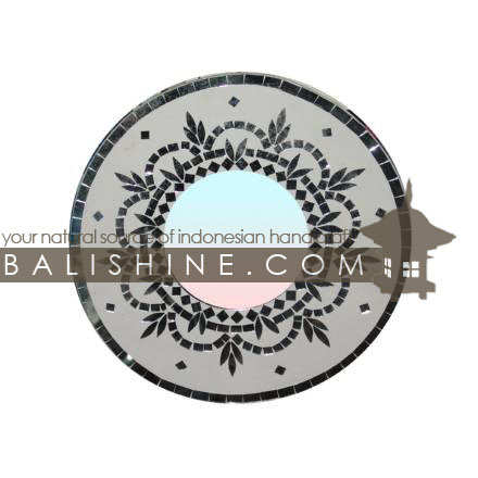 Balishine: Your natural source of indonesian handicraft presents in its Home Decor collection the Mirror:17RAH124766:This round mirror is a handicraft of Bali made from mosaic.  Same as picture