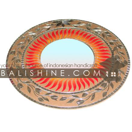 Balishine: Your natural source of indonesian handicraft presents in its Home Decor collection the Mirror:17RAH124770:This round mirror is a handicraft of Bali made from mosaic.  Same as picture