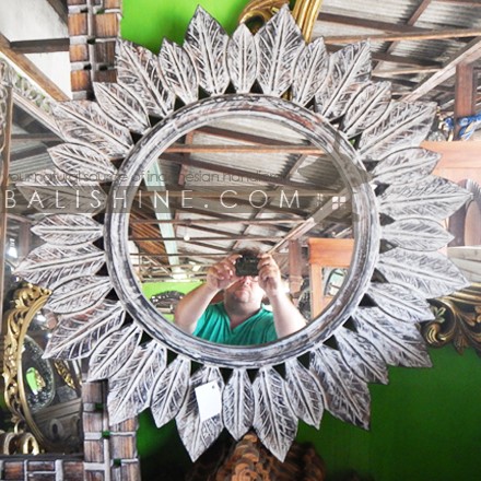 Balishine: Your natural source of indonesian handicraft presents in its Home Decor collection the Pati Mirror:17BAS127884:This mirror is a handicraft of Bali made from natural carving teak wood with mirror 3mm thickness.  