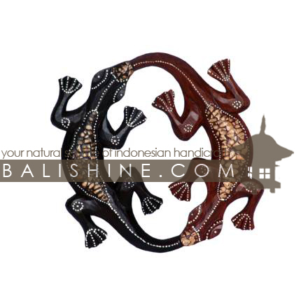 Balishine: Your natural source of indonesian handicraft presents in its Home Decor collection the  Round Gaecko:17ERS481654:This round gaecko is a handicraft of Bali made from albesia wood.  