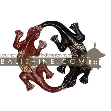 Balishine: Your natural source of indonesian handicraft presents in its Home Decor collection the Round Gaecko:17ERS482566:This round gaecko is a handicraft of Bali made from albesia wood.  