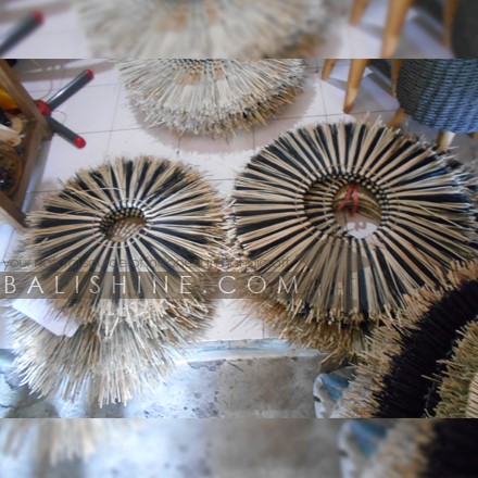 Balishine: Your natural source of indonesian handicraft presents in its Home Decor collection the Mendong Grass Round Wall Decor:17DEK8744:This natural round wall decor is made in bali from mendong grass.  