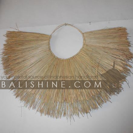 Balishine: Your natural source of indonesian handicraft presents in its Home Decor collection the Wall Decoration:17MAR7584:This wall decoration is produced in Bali. It's made with natural rafia. Can be produced with natural raffia.  