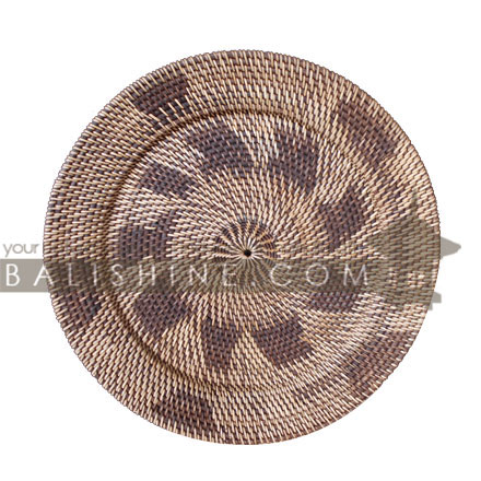 Balishine: Your natural source of indonesian handicraft presents in its Home Decor collection the Wall Decoration:17RAS508307:This round wall decoration is a handicraft of Bali made from natural rattan.  