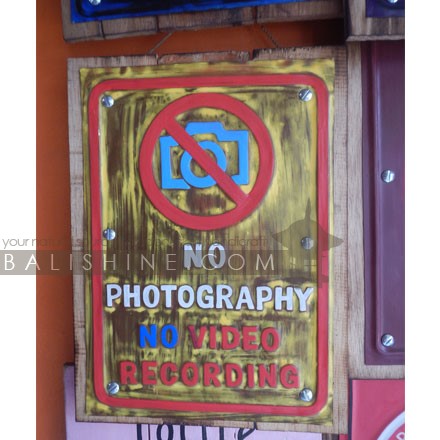 Balishine: Your natural source of indonesian handicraft presents in its Home Decor collection the Wall Frame:17SUA507620:This wall frame is produced in indonesia and made from albasia wood with aluminium.  other colors available.