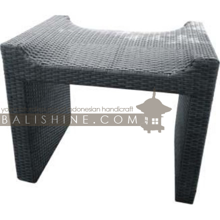 Balishine: Your natural source of indonesian handicraft presents in its Outdoor collection the Bench:26MNF6006:This bench one seat is produced in Indonesia and made from aluminium with synthetique rottan finishing.  Please contact us for available color