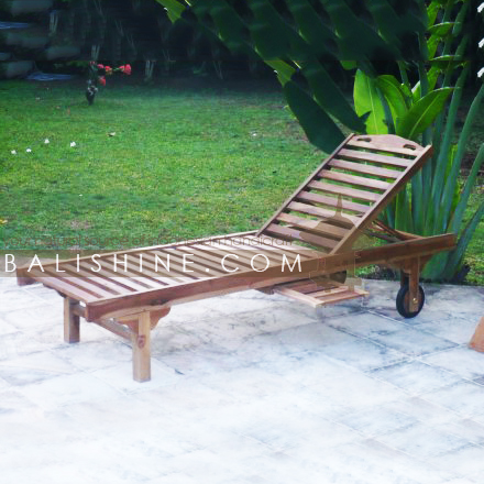 Balishine: Your natural source of indonesian handicraft presents in its Outdoor collection the Long Chair:26MNF5678:This long chair made in indonesia from teck wood.  Natural or chocolate color