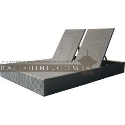 Balishine: Your natural source of indonesian handicraft presents in its Outdoor collection the Double lounger:26MNF6014:This double lounger is produced in Indonesia and made from aluminium with synthetique rottan finishing.  Please contact us for available color