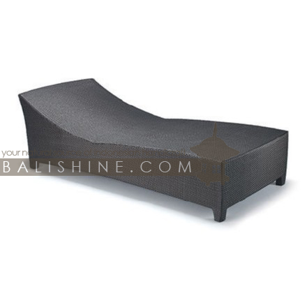 Balishine: Your natural source of indonesian handicraft presents in its Outdoor collection the Lounger:26MNF6019:This lounger is produced in Indonesia and made from aluminium with synthetique rottan finishing.  Please contact us for available color
