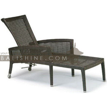 Balishine: Your natural source of indonesian handicraft presents in its Outdoor collection the Lounger:26MNF6021:This lounger is produced in Indonesia and made from aluminium with synthetique rottan finishing.  Please contact us for available color