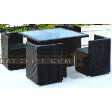 Balishine: Your natural source of indonesian handicraft presents in its Outdoor collection the Set Dining:26MNF6032:This set of table and four chairs is produced in Indonesia and made from aluminium with synthetique rottan finishing.  Please contact us for available color
