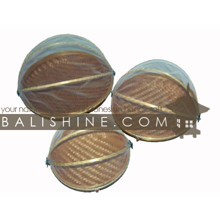 Balishine: Your natural source of indonesian handicraft presents in its Tableware collection the Fruits Basket:636PUS1247:This set of 3 baskets is produced in Bali made from bamboo with natural moskito net. Is usfull to protect all you food you want (cake cheese...) against bugs.  White