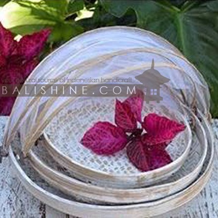 Balishine: Your natural source of indonesian handicraft presents in its Tableware collection the Fruits Basket:636PUS7798:This set of 3 baskets is produced in Bali made from bamboo with natural moskito net. Is usfull to protect all you food you want (cake cheese...) against bugs. White wash colour;  white wash colour